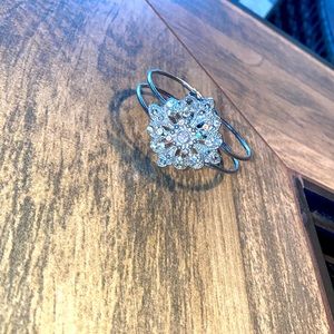 Color silver, fits all size